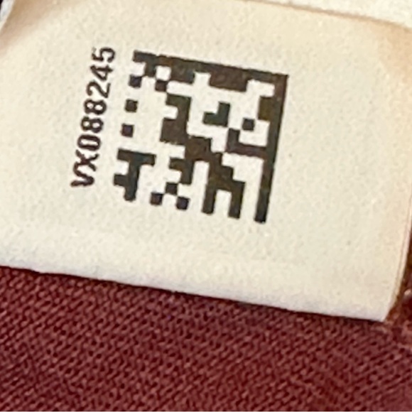 The North Face Women’s L Maroon Performance Tee - Picture 6 of 11